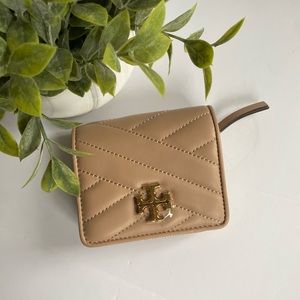 Tory Burch "Kira" wallet Chevron color Devon sand